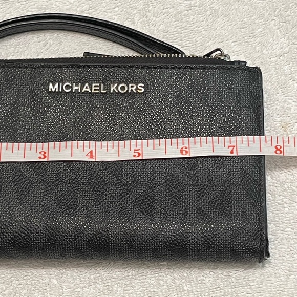 Michael Kors Adele Smartphone Wallet - Picture 8 of 9